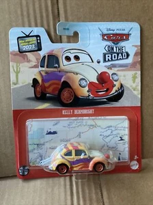 DISNEY CARS DIECAST -Cars On The Road - Kelly Beamight - Carta 2023 - Foto 1 di 2