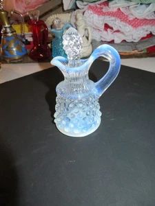 LOVELY FENTON WHITE OPALESCENT HOBNAIL CRUET W/HOBNAIL STOPPER - Picture 1 of 4