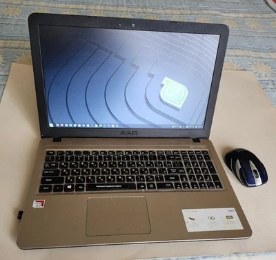 Portátil Asus VivoBook X540BA 15.6" AMD A9 8GB 456GB SSD Foto 1 de 4