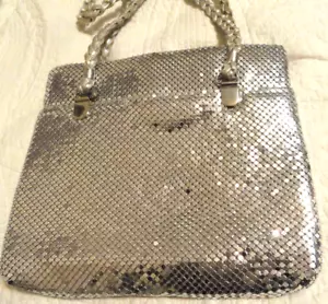 Borsa a tracolla vintage in rete metallica argento 2 tasche esterne tracolla pelle - Foto 1 di 4