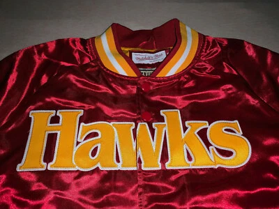 Chaqueta MITCHELL & NESS ATLANTA HAWKS LIGERA ROJA SATINADA Foto 1 de 4