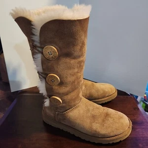 UGG Boots (F19010D) Women’s Size 6 Calf High Button Up Leather Genuine Sheepskin - Picture 1 of 12