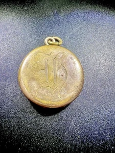 Vintage Gold Filled Engraved Locket Found with 2 other 1/20 12K GF Lockets 5.55g - Picture 1 of 4
