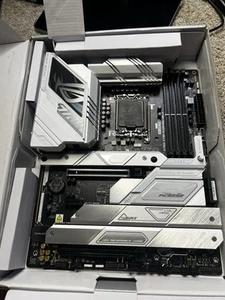 ASUS ROG STRIX Z790-A GAMING WIFI II Intel Z790 LGA 1700 ATX ASUS WiFi 7 - Photo 1/6