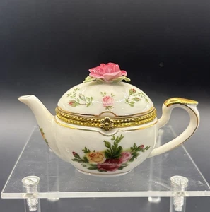 VINTAGE ROYAL ALBERT OLD COUNTRY ROSES TEAPOT SHAPED TRINKET BOX - Picture 1 of 9