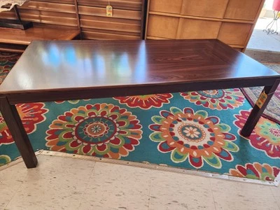 Mesa de centro de palisandro de mediados de siglo Foto 1 de 4