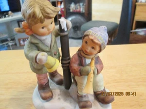 Hummel Goebel Making Spirits Bright - Bild 1 von 9