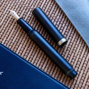 RARO OHASIDO Pluma Estilográfica Urushi Ebonita Curada J.S.U x SAILOR NAGAHARA 14K M Plumín en Caja - Imagen 1 de 9