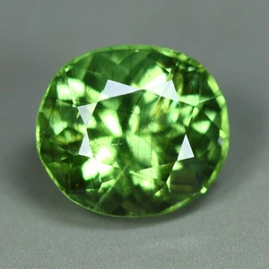 2.39 Cts " 100 % Natural Unheated MANCHURIAN Rutile Green Peridot_Pakistan " - Picture 1 of 3