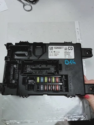 FUSIBILIERA PER OPEL Corsa D 3P 1° Serie 13265077 Benzina (06>) - Immagine 1 di 3