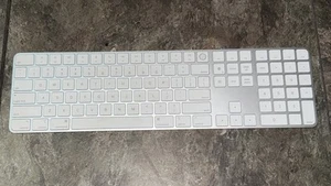 Apple A2520 Magic Keyboard Wireless Touch ID Numeric Keypad White - Picture 1 of 2