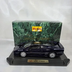 Maisto 1992 Jaguar XJ220 modelo a escala 1:12 diecast azul oscuro coche de pie en caja - Imagen 1 de 19