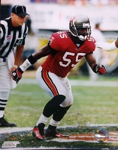 DERRICK BROOKS 2002 Tampa Bay Buccaneers 8X10 ACTION PHOTO #1 - Picture 1 of 1