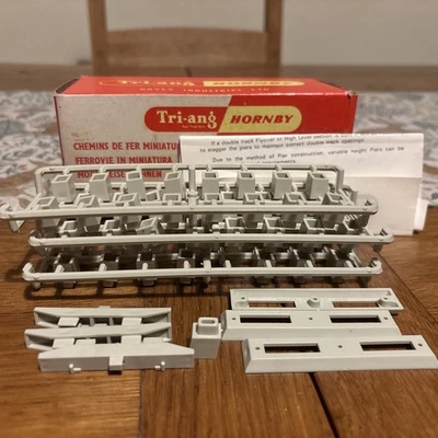 00 Gauge Tri-ang Hornby R.655 Three High Level Piers (Set Of parts) 67 - Image 1 of 2