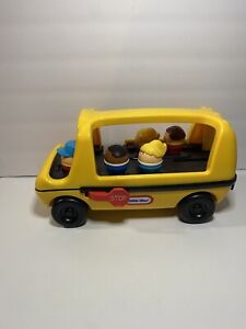 Vintage Little Tikes Company School Bus with 5 figures Kids Toddler Toy