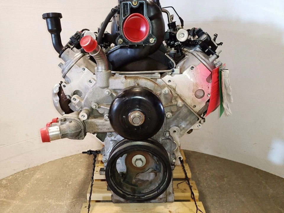 5.3L Engine from 2004 GMC Envoy XUV VIN P 8th Digit [80,646 miles] 12175286 Foto 1 de 4