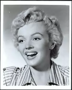 HOLLYWOOD MARILYN MONROE ACTRESS BEAUTIFUL PORTRAIT 🎬✨ VINTAGE ORIGINAL PHOTO - Picture 1 of 2