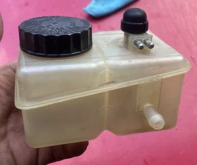 Depósito de cilindro maestro de freno 72 Alfa Romeo Spider OEM Foto 1 de 4
