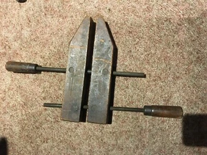 2 Vintage-Antik Große Rustikale Holzschraube Bank Schraubstock Holzbearbeitungsklemmen - Bild 1 von 1