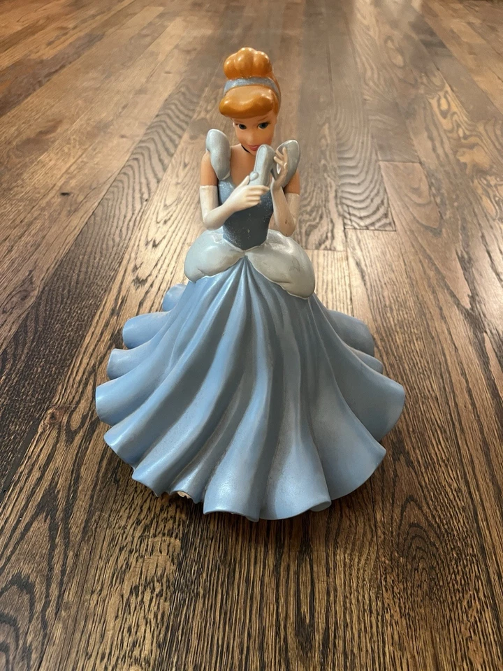 Walt Disney 10.5” Princess Cinderella Coin Piggy Bank With Plug/stoppet - Image 1 of 4