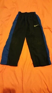 EUC Jungen Größe 4 marineblau & royalblau Nike Sporthose mit Taschen - Bild 1 von 3
