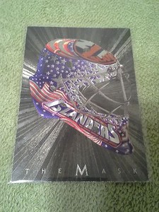 2001-02 Between The Pipes Rick DiPietro Mask Foil #d/300 Insert #32 Islanders