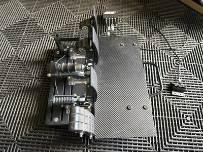 Heusinkveld Sprint 3 pedal Set  + 4er Rumbel Kit SIM 3D + Fußauflage Carbon - Bild 1 von 4