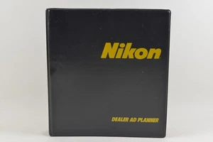 Manual de anuncios de distribuidor NIKON Hard Bound para el usuario y coleccionista de NIKONS vintage - Imagen 1 de 22
