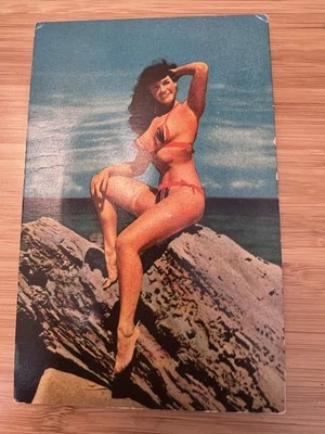 POSTAL VINTAGE RARA PINUP BETTIE PAGE SQUEAKER - G652 Foto 1 de 4
