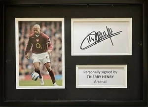THIERRY HENRY SIGNED WHITE CARD IN A4 ARSENAL FRAME DISPLAY - Picture 1 of 1