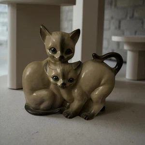 VINTAGE CERAMIC PORCELAIN SIAMESE KITTENS FIGURINE STATUE DUAL JAPAN GREEN TAN - Picture 1 of 6