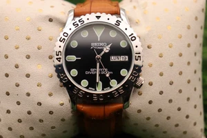 SEIKO 5 AUTOMATIC BLACK DIAL DAY/DATE VINTAGE MEN'S WRIST WATCH