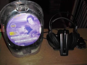 AURICULARES INALÁMBRICOS SONY MODELO #MDR-FR960RK 2 PARES 1 NUEVO SIN USAR Y EN CAJA 1 USADO FUNCIONA - Imagen 1 de 24