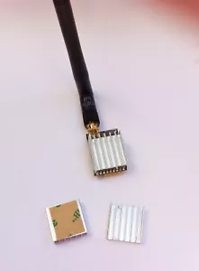 Kühlkörper 20mm X 20mm mit Thermo-Transferkleber für FPV Sender usw. - Bild 1 von 1