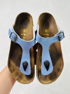 Birkenstock Kinder Unisex Zehenstegsandalen Gizeh Blau Lack Größe EU 34 US 3-3,5 - Bild 1 von 11