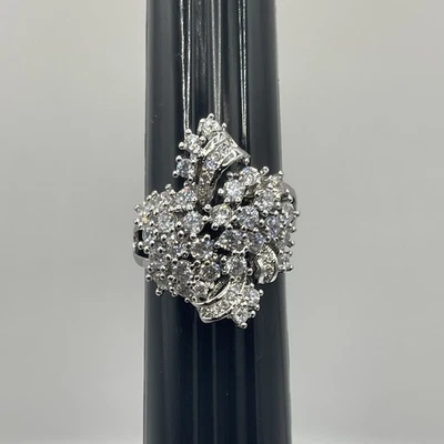 Anillo enchapado en plata de ley con circonita cúbica blanca incolora circonita cúbica talla 7,25 Foto 1 de 4