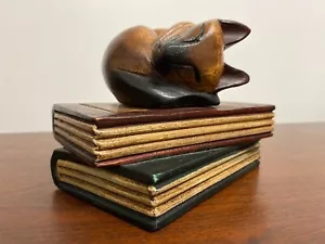 VTG Mandalay Box Co Cat Asleep on Books Wood Carved Paperweight Handcrafted 6" - Picture 1 of 12
