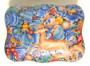 Mittelalter Hirsch Gobelin Keramik Box mit Deckel Mehrfarbig 8 cm Lang ISTZUSTAND - Bild 1 von 12