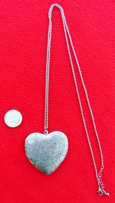 COLLAR COLGANTE MEDALLÓN CORAZÓN REMOLINOS FLORALES BRILLANTES VINTAGE GRANDE ~ PLATEADO Foto 1 de 4