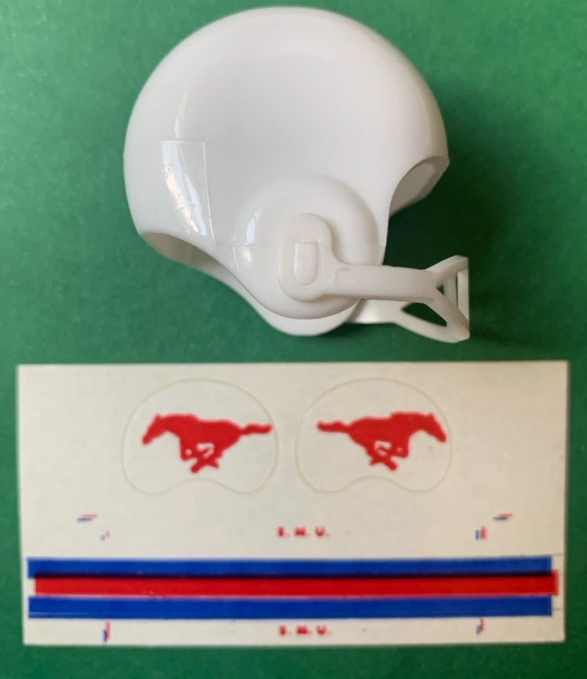 1970 SMU Mustangs mini NCAA universidad vintage chicle fútbol americano casco calcomanía hoja Foto 1 de 1