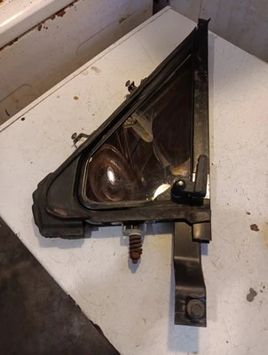 Ford Ranger Bronco II 1983-1988? Marco de ventana de ala de ventilación y vidrio lado R del pasajero Foto 1 de 4