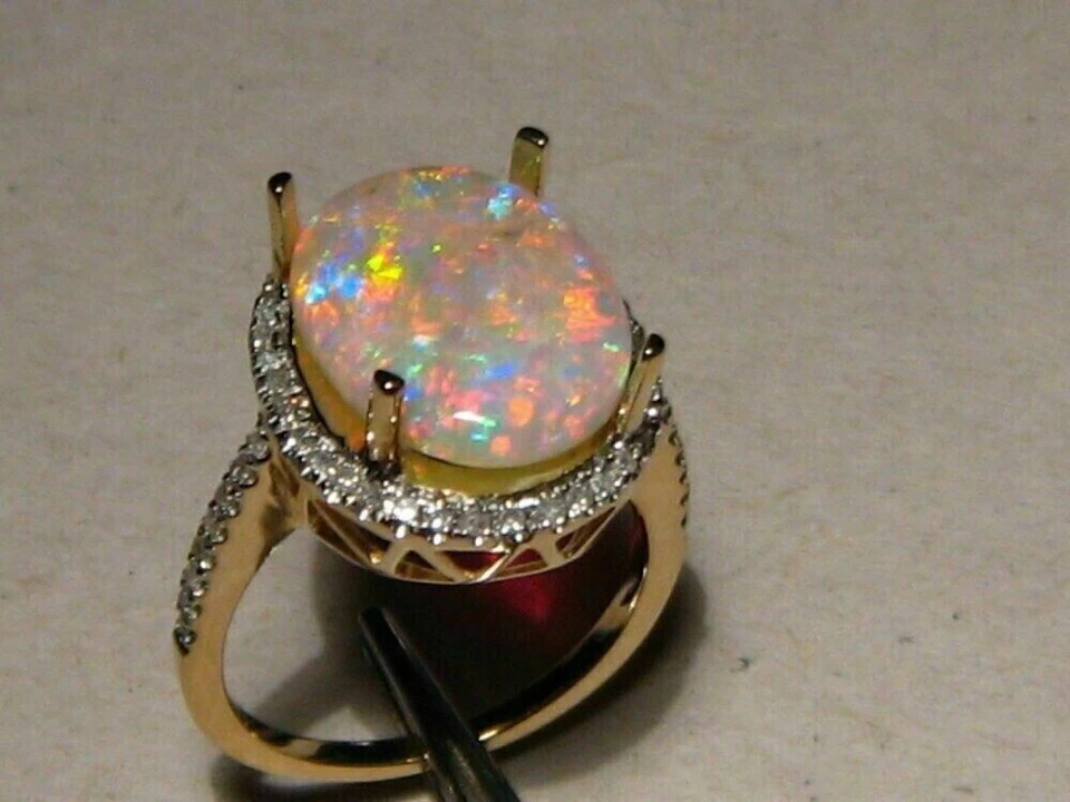 Colgante de halo de ópalo de fuego genuino de corte ovalado de 2,10 quilates enchapado en oro amarillo de 14 quilates cadena gratis Foto 1 de 4