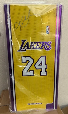 NBA Real Masterpiece Kobe Bryant Figuras em Escala 1/6 Pacote com Duas - Imagem 1 de 4