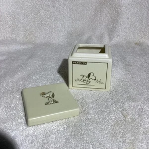 Hallmark Snoopy Peanuts "Farfalle' fumetto ceramica 2 1/4" portagioie con coperchio - Foto 1 di 8