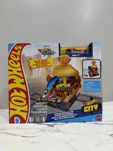 Hot Wheels City Downtown Burger Drive-Thru 2022 Mattel - + FREE SHIP - Picture 1 of 5