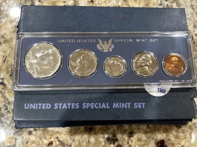 1966 UNITED STATES SPECIAL MINT SET - 40 % SILVER KENNEDY HALF - Image 1 of 4