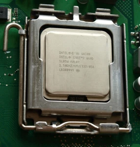 CPU Intel Core 2 Quad / Q8300 / SLB5W / 2.50GHz / 4M / 1333 / 05A / Sockel 775 - Bild 1 von 1