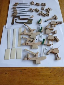ERSATZTEILE KLAVIER VINTAGE ERSATZTEILE HÄMMER BASTELN RESTPOSTEN £12 Lieferung kostenlos - Bild 1 von 2