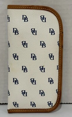 Gafas de sol de cuero Dooney And Bourke soporte para gafas blanco azul estampado de firma Foto 1 de 4