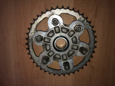 Roda dentada DUCATI OEM ST2 ST4 ST3 ST4S MONSTER S4 42T + CUBO TRANSPORTADOR - Imagem 1 de 4